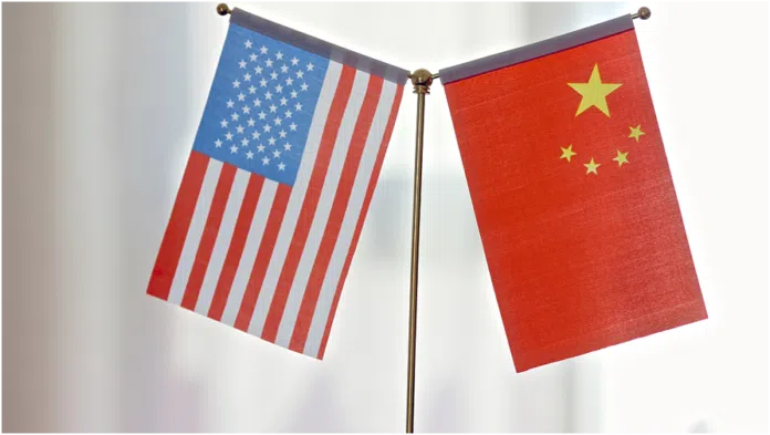 The national flags of China and the U.S. /CFP
