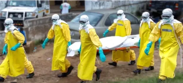 The body of Masiray Sei being taken away by health workersfor postmortem (December 2022). Credit: Jonathan Omaru T.V. Salone
