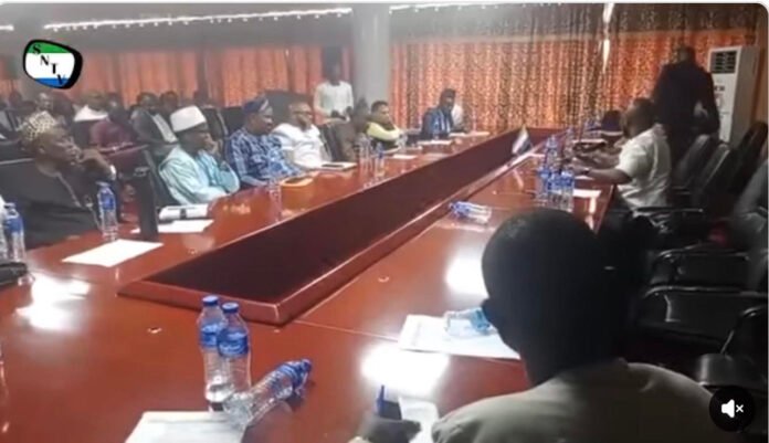 Parliamentary Committee on Communication and Technology meets with moblie network operators regarding new user-friendly data bundle