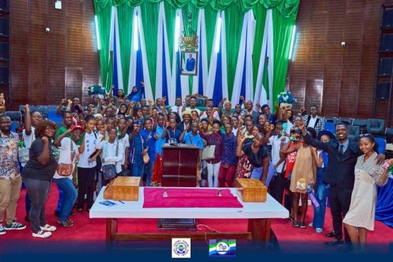 Representatives of Youth and Children’s Advocacy Panel (YACAP) in the well of Parliament present position paper on inclusive budgeting to MPs