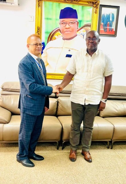India’s High Commissioner to Sierra Leone, H.E. Baisnab Charan Pradhan (left) shaking hands with Hon. Speaker of Parliament, Segepoh Solomon Thomas Esq