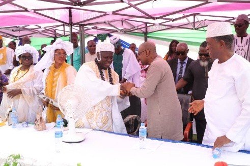 Vice President Dr. Mohamed Juldeh Jalloh shaking hands with the newly installed Paramount Chief, PC Adikaili Mellah (OPAPA) III in Bakeloko Chiefdom in Port Loko District