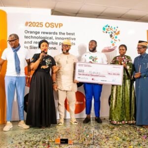 Diverse group on a stage presenting a large ceremonial cheque at an award ceremony; banner reads #2025 OSVP and Orange rewards innovative projects.