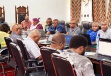 Miro Forestry Clarifies Circumstances Surrounding Worker’s Death Group of professionals seated around a long conference table, working on laptops during a meeting in a formal boardroom.